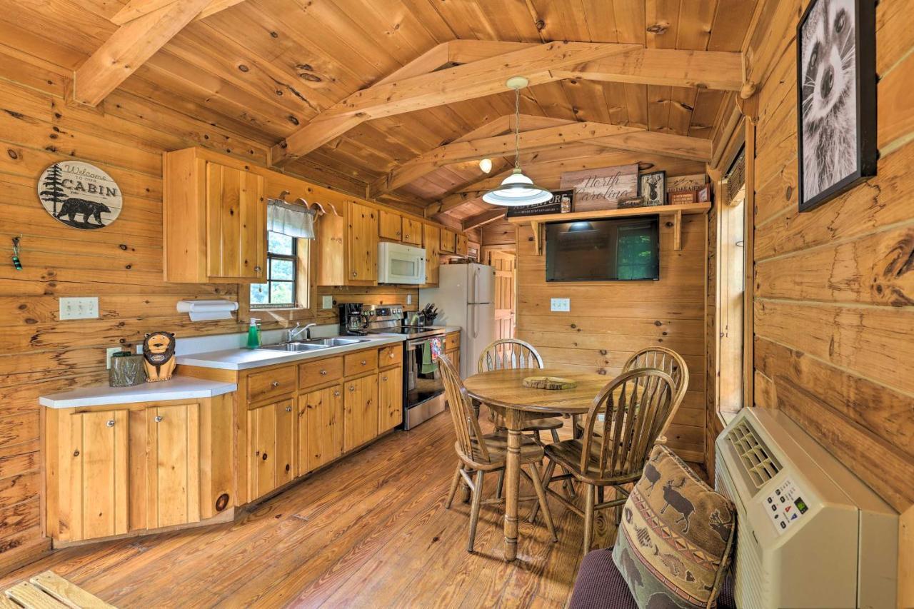 Quaint Log Cabin With Views Near West Jefferson Warrensville Εξωτερικό φωτογραφία