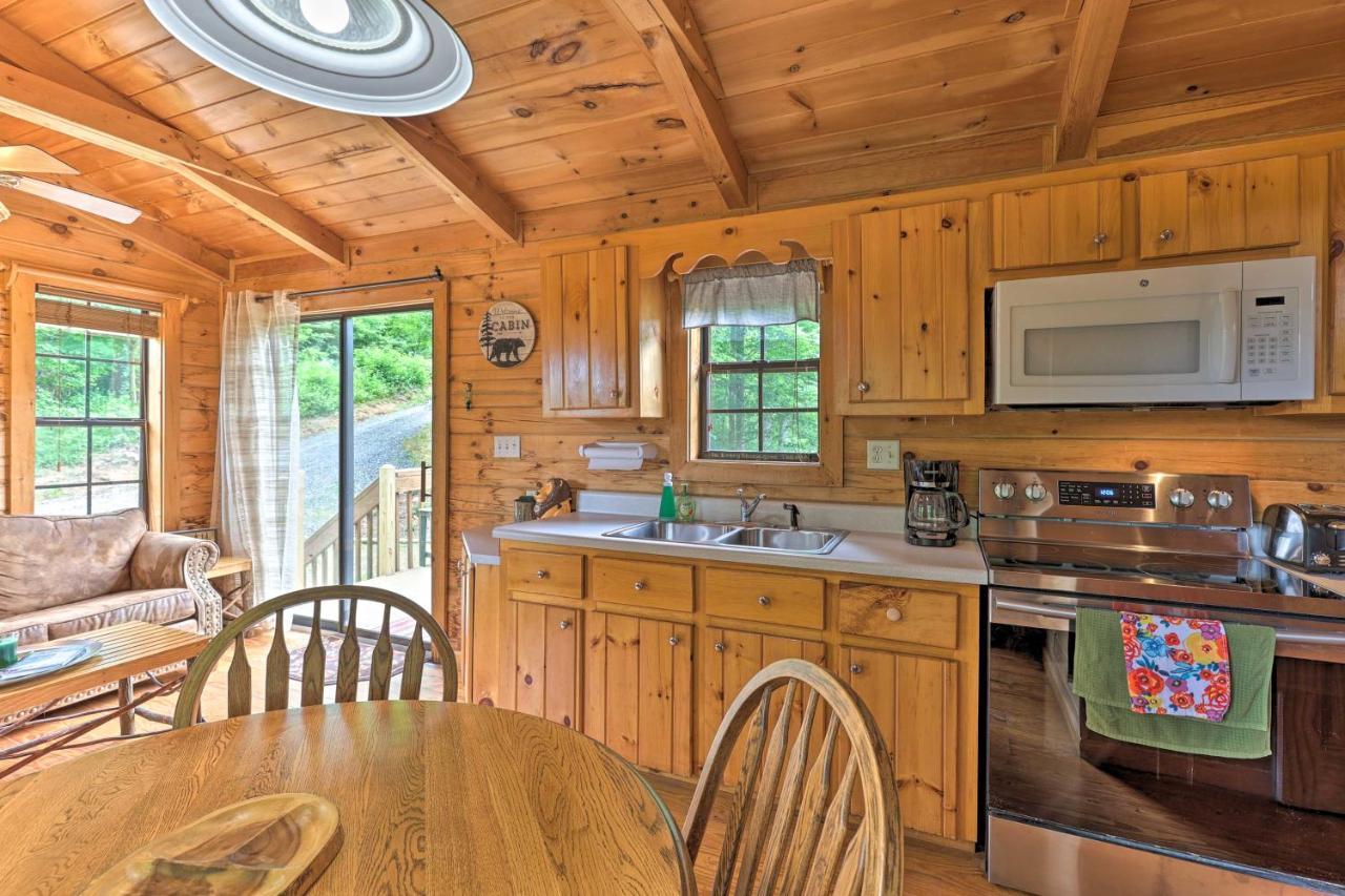 Quaint Log Cabin With Views Near West Jefferson Warrensville Εξωτερικό φωτογραφία