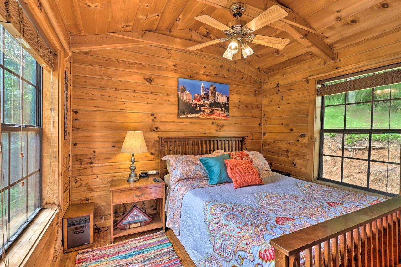 Quaint Log Cabin With Views Near West Jefferson Warrensville Εξωτερικό φωτογραφία